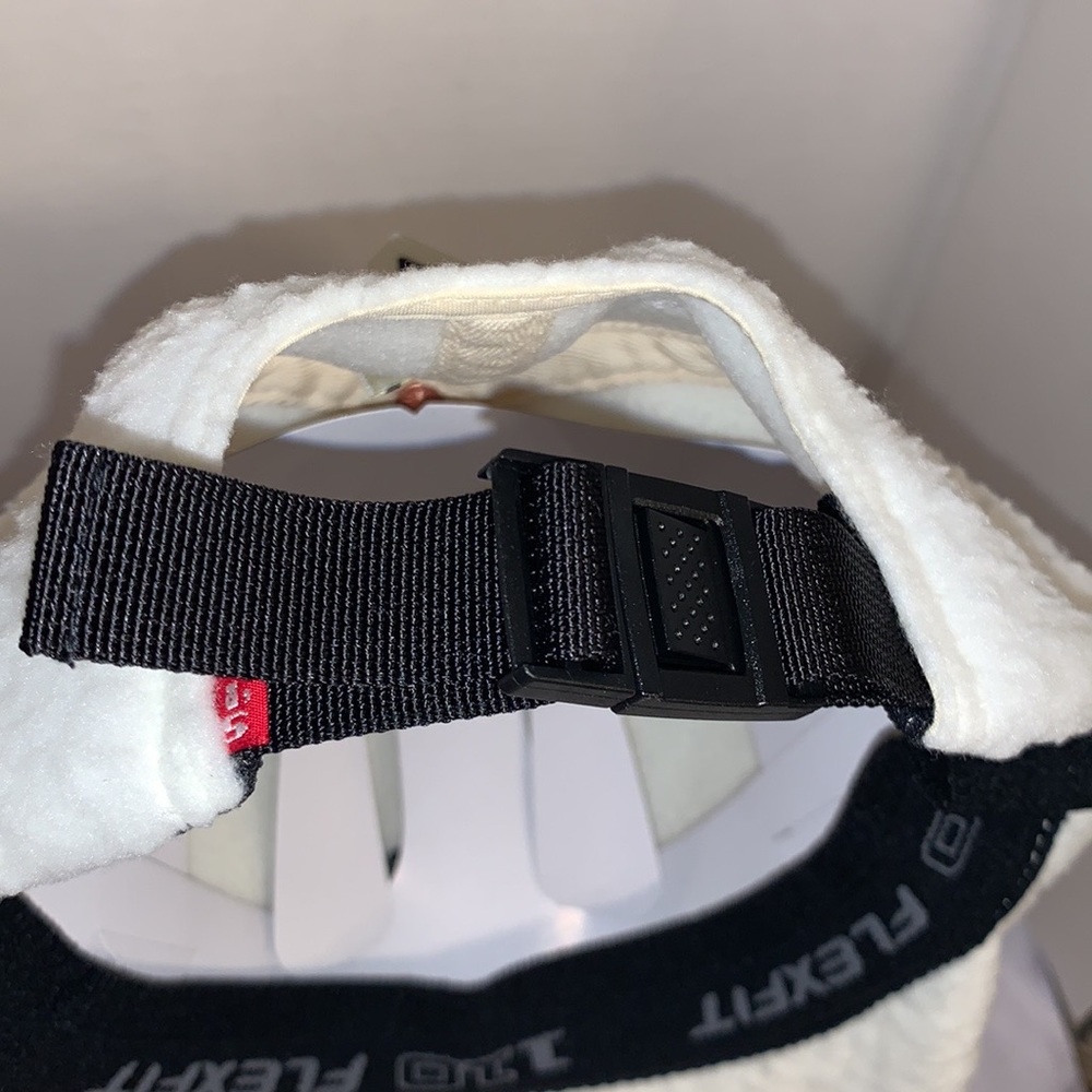 Levi’s fuzzy sherpa baseball hat - Picture 5 of 8